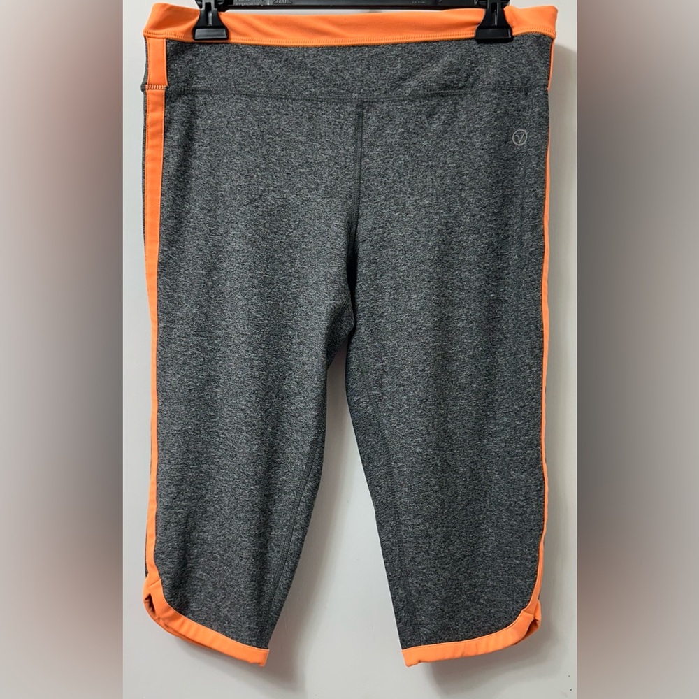 Stylish Women's Gray and Orange yoga capris 
Like new